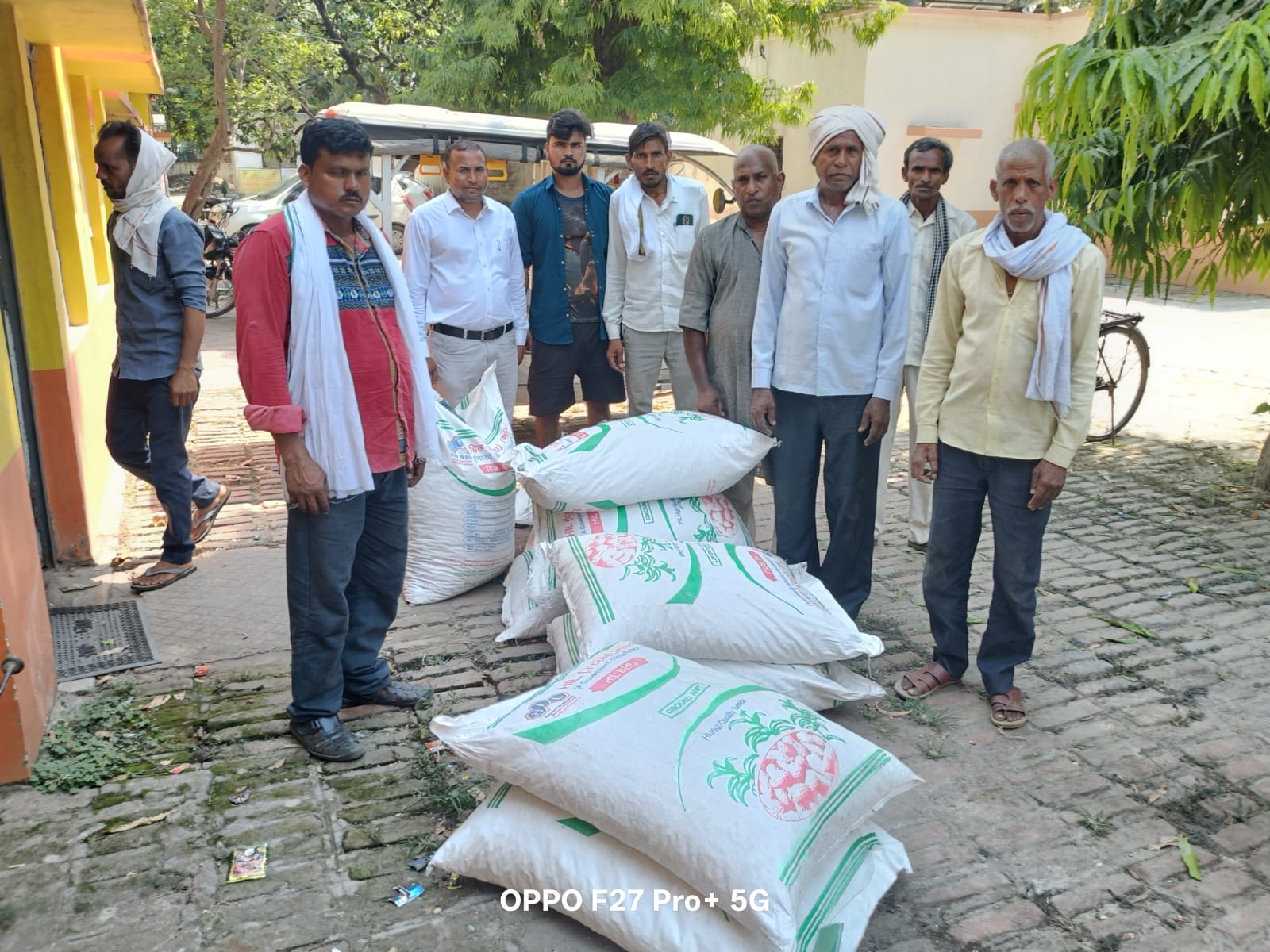 सीतापुर:राष्ट्रीय खाद्य सुरक्षा मिशन के अंतर्गत किसानों को निःशुल्क मूंगफली बीज का हुआ वितरण