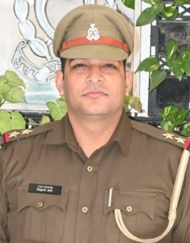 पीलीभीत: एसओ सिद्धांत शर्मा लाइन हाजिर, जगदीप मलिक बने नए थाना प्रभारी।
