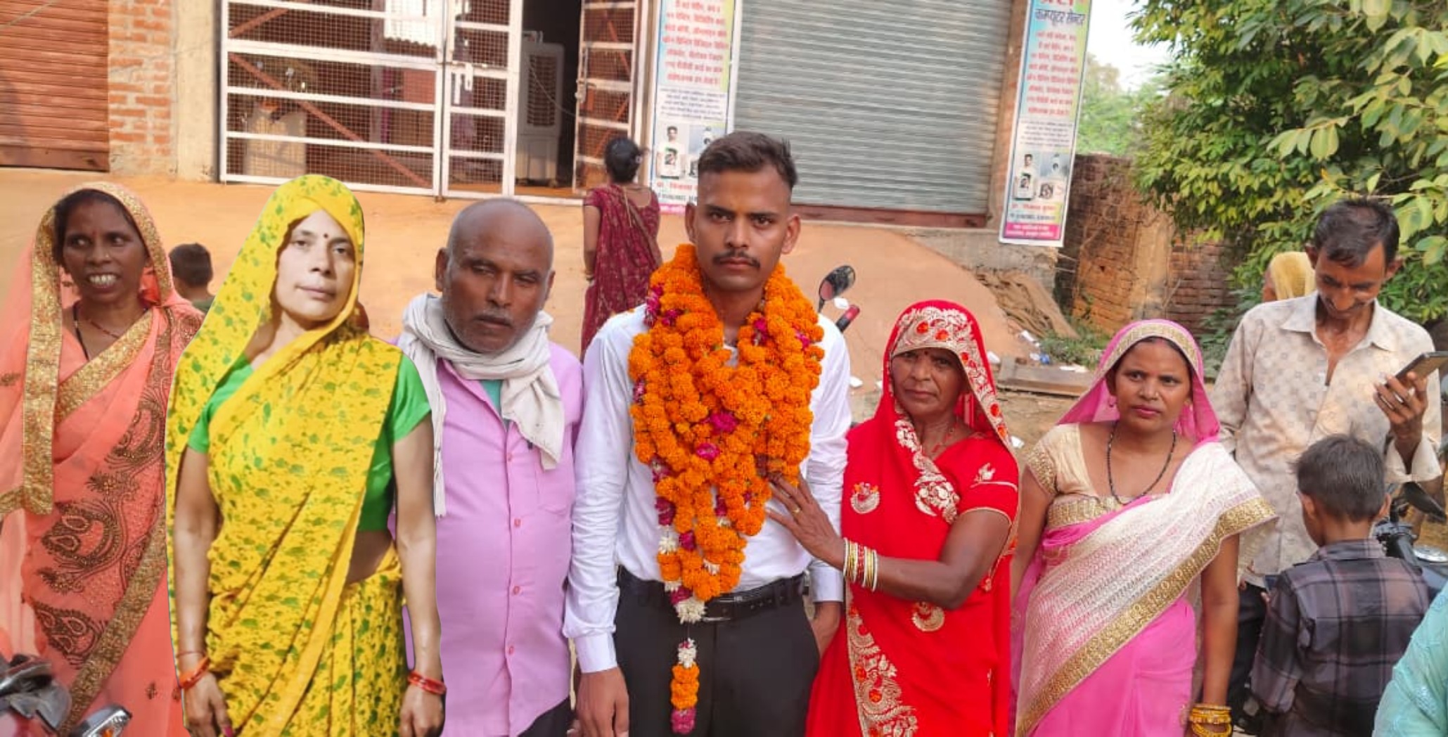कन्नौज:किसान परिवार के बेटे मिलन शाक्य का आर्मी इंजीनियर में चयन, गांव अकरमाबाद में खुशी की लहर