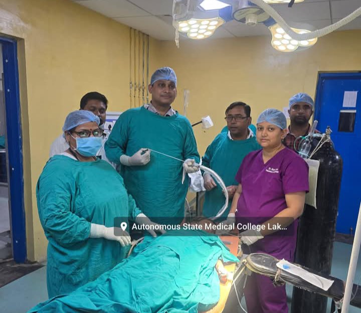 लखीमपुर खीरी : मासूम के गले में फंसे सिक्के को मेडिकल कॉलेज के डॉक्टरों ने बिना चीरे के निकाला बाहर, बचाई जान