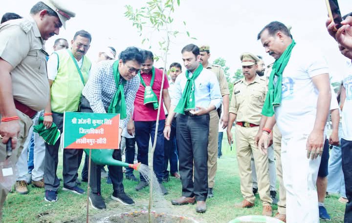 लखीमपुर खीरी : विश्व पर्यावरण दिवस पर जिले में उत्साह के साथ मनाया गया एक पेड़ माँ के नाम