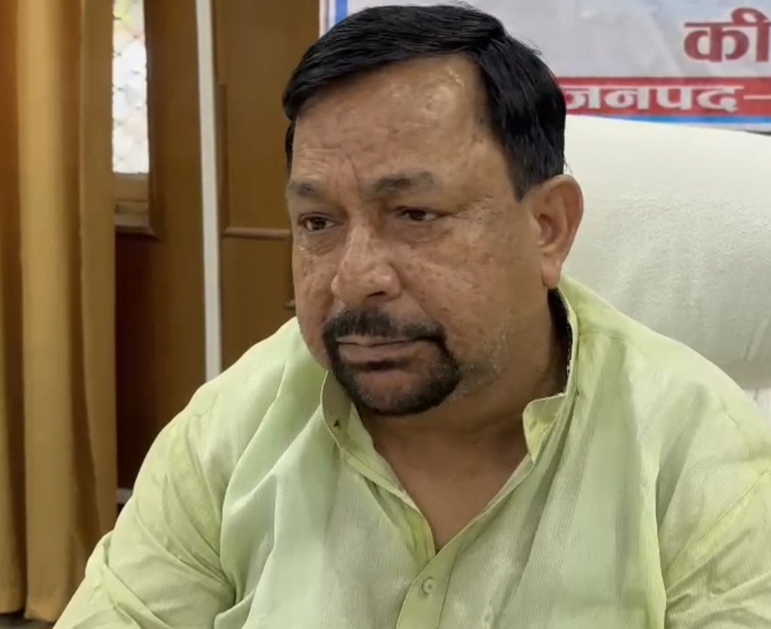 फर्रुखाबाद:कालिंदी एक्सप्रेस पर सांसद मुकेश राजपूत का बड़ा बयान: ‘टिल का ताड़ न बनाइए’, यात्रियों को दिया भरोसा