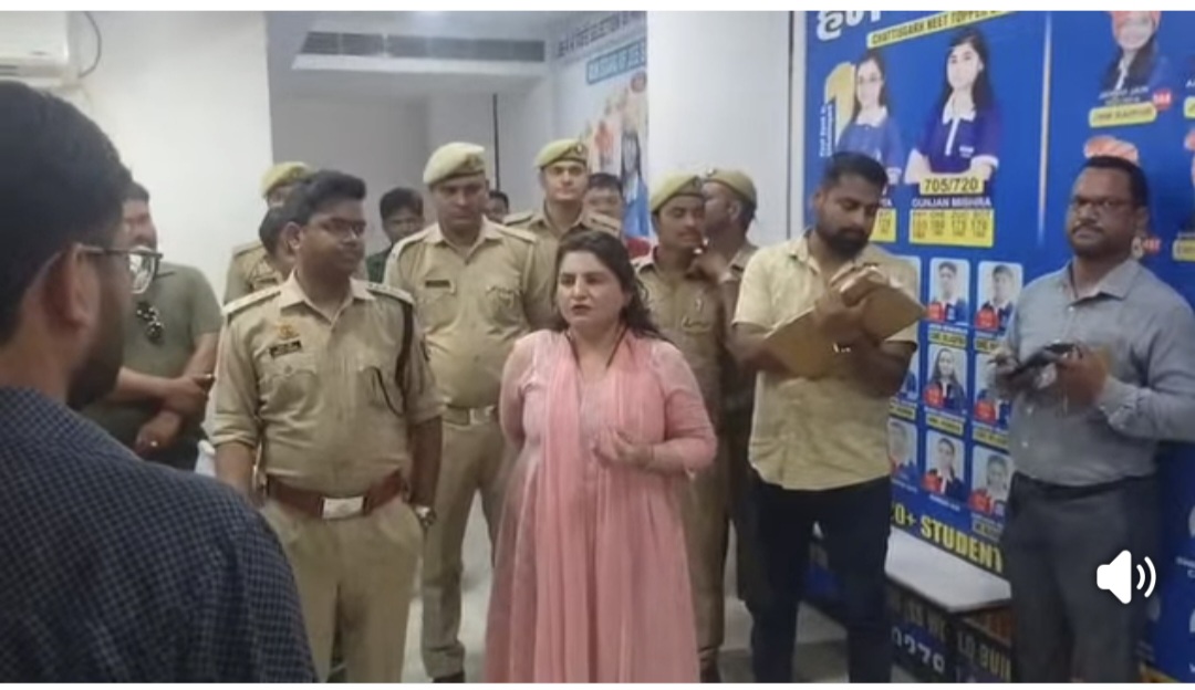 फर्रुखाबाद में कोचिंग सेंटर, होटल और मॉल पर प्रशासन की छापेमारी, फायर सेफ्टी में मिलीं कई खामियां