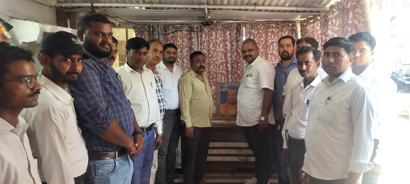 मुख्य मंत्री :योगी आदित्यनाथ का जन्मदिन अधिवक्ताओं ने उत्साहपूर्वक मनाया।