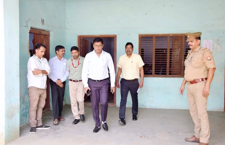 लखीमपुर खीरी : दूसरे दिन सख्त पहरे में संपन्न हुई यूपी पुलिस भर्ती परीक्षा, डीएम-एसपी रहे भ्रमणशील