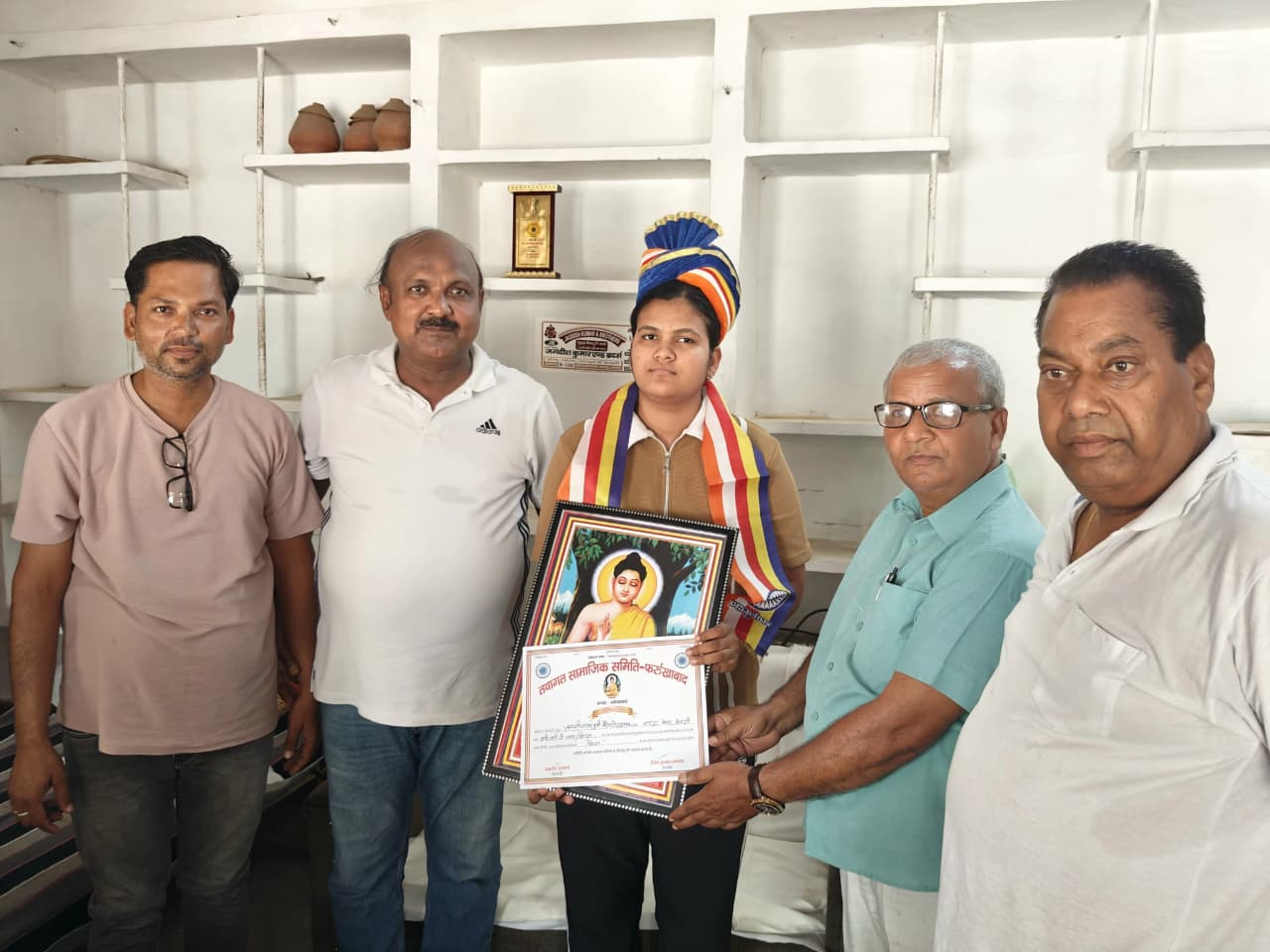मैनपुरी:आईआईटी में चयनित जयंती शाक्य का हुआ सम्मान, तथागत सामाजिक समिति ने किया अभिनंदन
