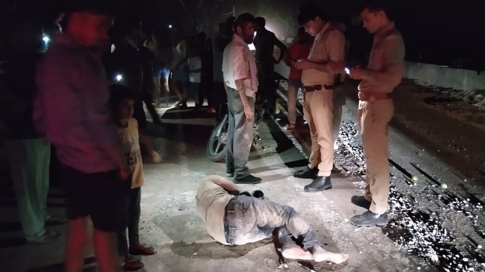 सीतापुर :मार्ग पर भीषण सड़क हादसा, बैंक कर्मचारी व अधिवक्ता समेत तीन घायल
