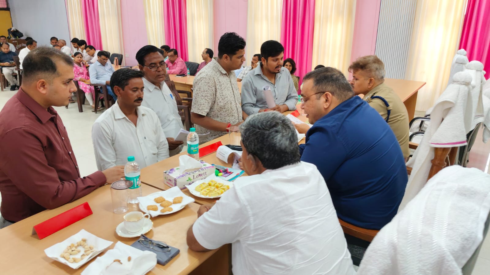 कासगंज :जिलाधिकारी प्रणय सिंह की अध्यक्षता में 59शिकायत प्राप्त 15का मौके पर निस्तारण