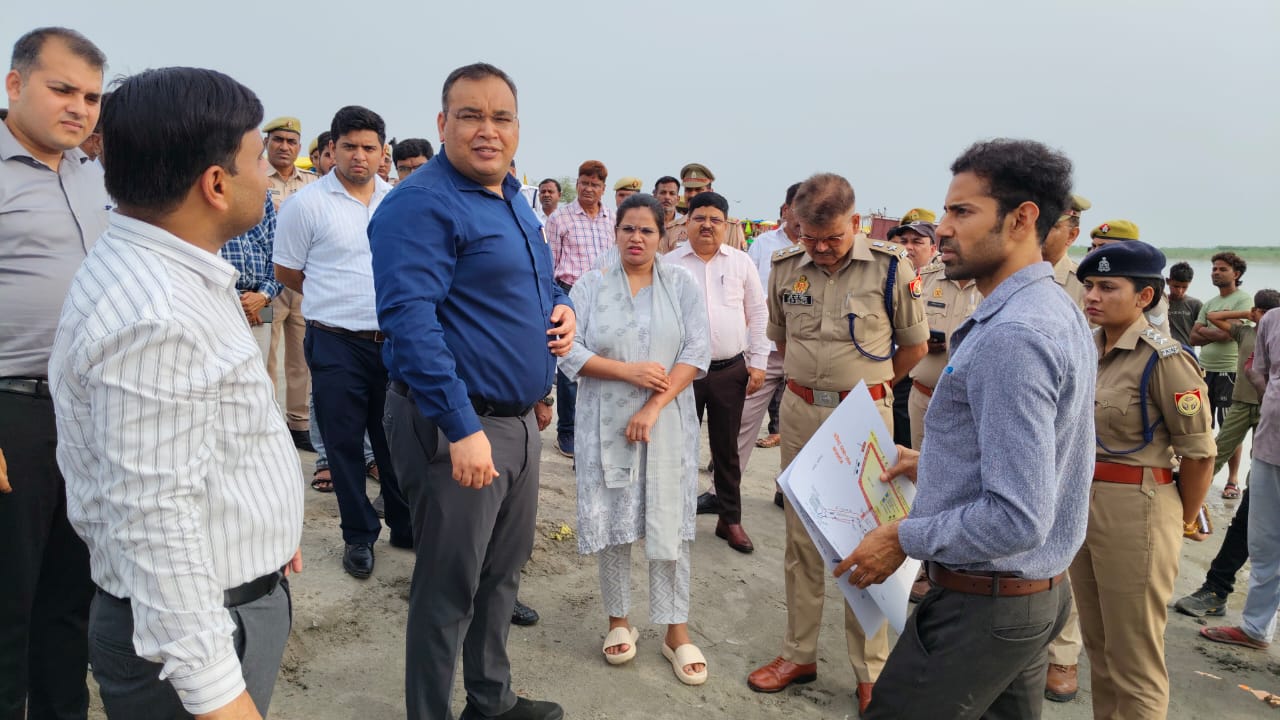 कासगंज:कांवड़ व्यवस्था काजायजा लेते पुलिस अधीक्षक जिला अधिकारी