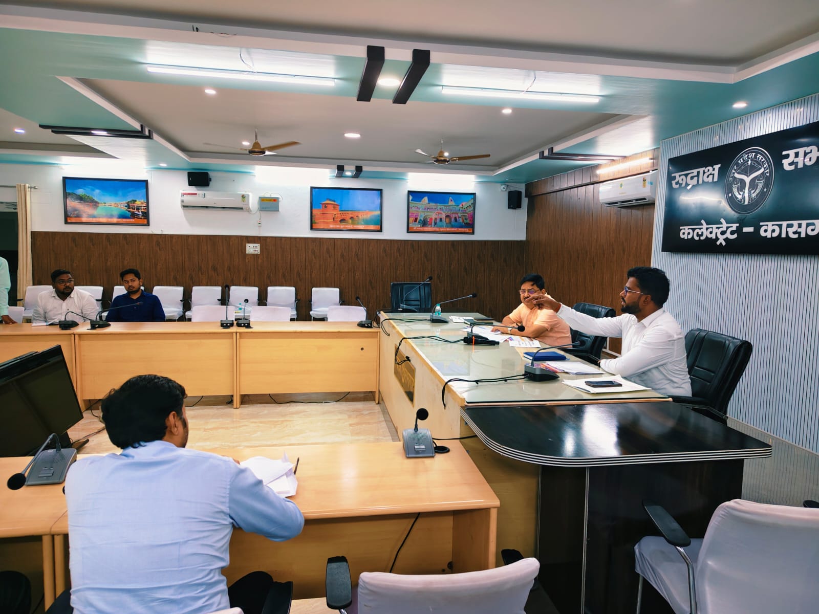 कासगंज :जिला अधिकारी प्रणयसिंह की अध्यक्षता में जिला स्तरीय समन्वयन समिति की बैठक आयोजित