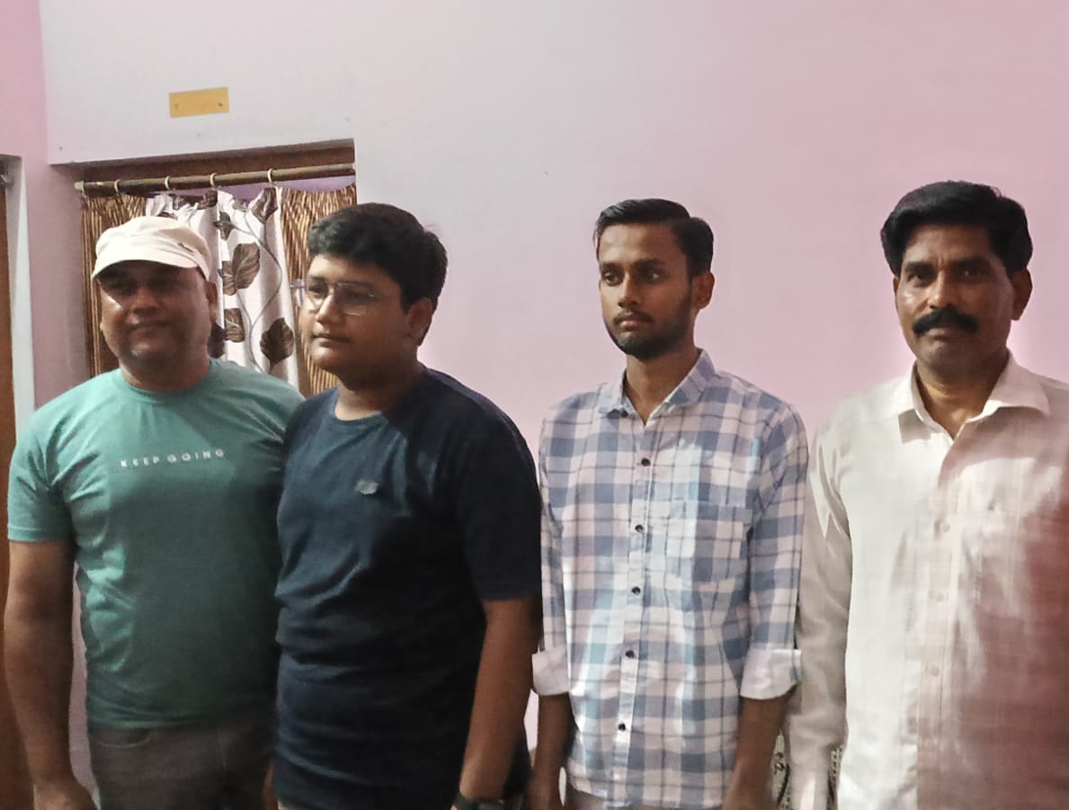 छोटी काशी गोला के नाम से विख्यात गोला गोकर्ण नाथ में स्थित प्रतिष्ठित कॉलेज कृषक समाज इंटर कॉलेज गोला गोकर्णनाथ के पूर्व छात्र फैज अहमद ने पास की NEET-UG 2026 परीक्षा