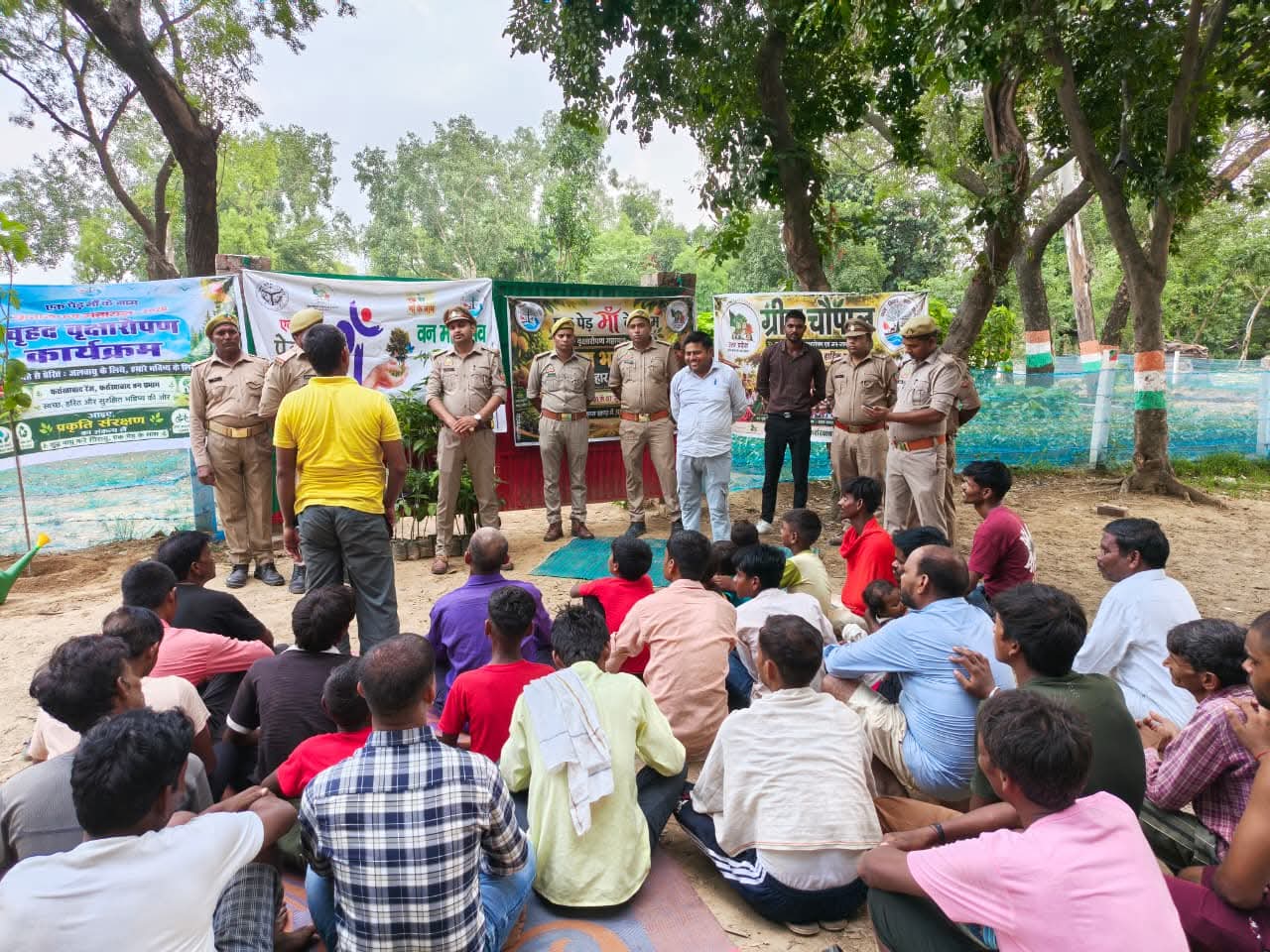 फर्रुखाबाद में वन महोत्सव पर ग्रीन चौपाल, वृक्षारोपण और आम भंडारे का आयोजन