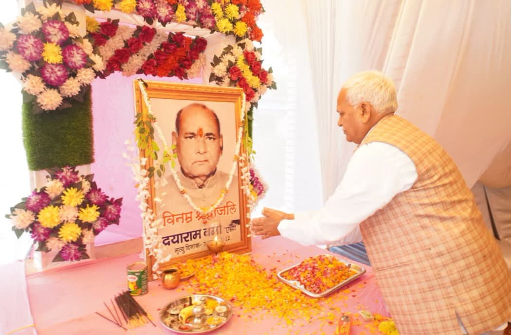 समाजसेवा और न्यायप्रियता की मिसाल रहे स्वः अधिवक्ता दयाराम वर्मा - जौनपुर सांसद बाबू सिंह कुशवाहा