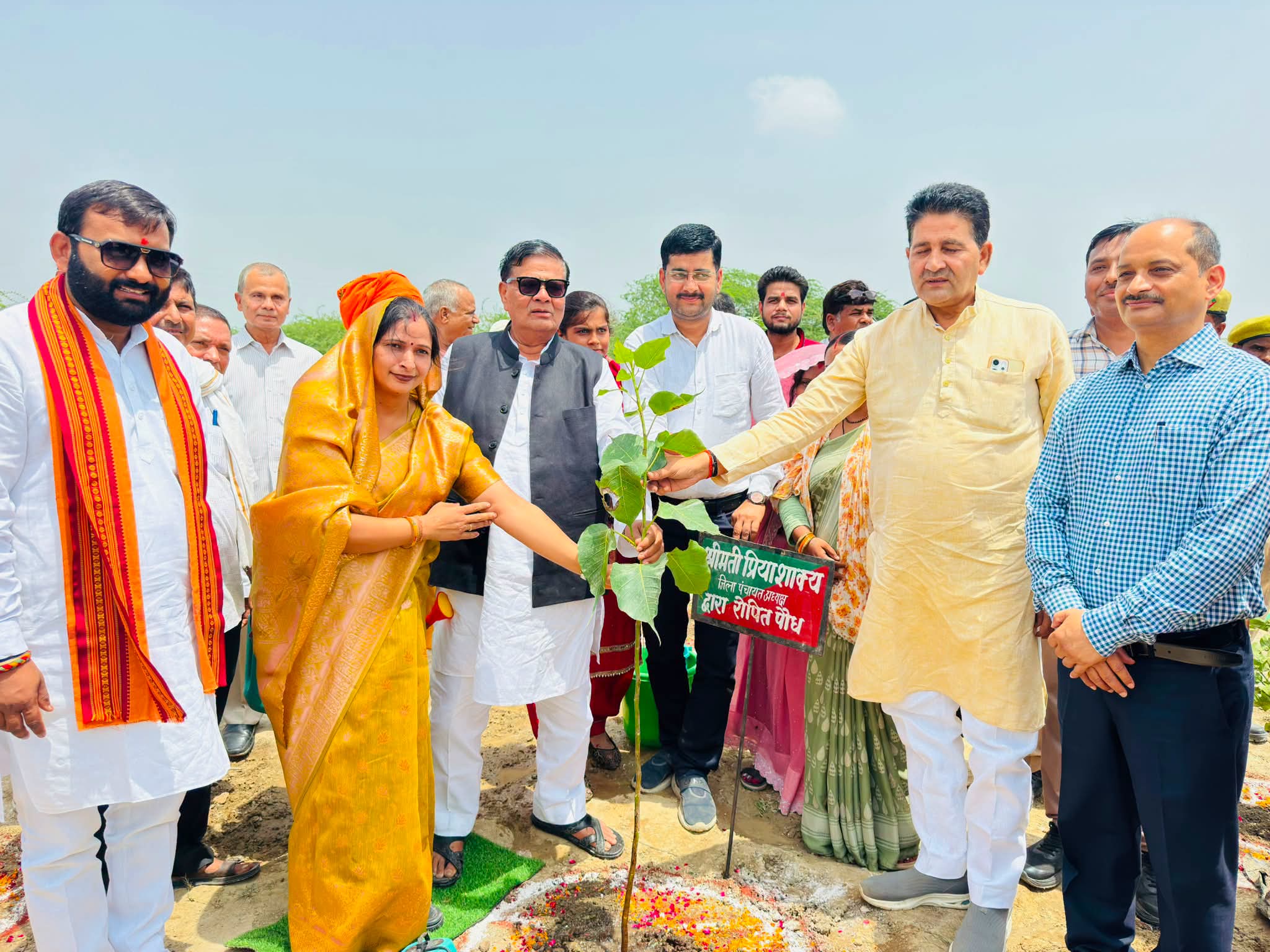 कन्नौज में 'एक पेड़ माँ के नाम 3.0' अभियान के तहत जिला पंचायत अध्यक्ष प्रिया शाक्य ने किया पौधारोपण