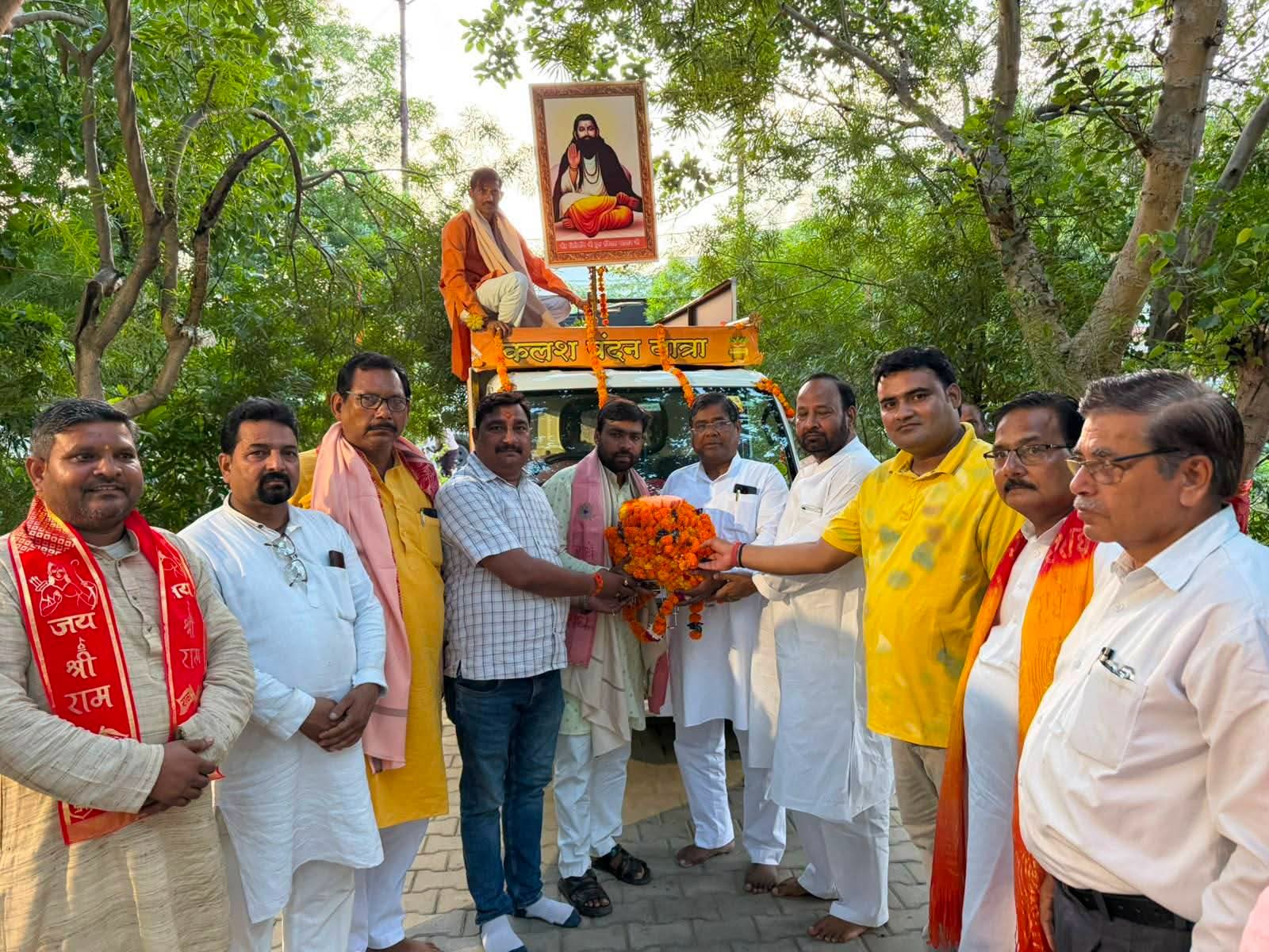 फर्रुखाबाद में संत गुरु रविदास जी की पावन कलश यात्रा का भव्य स्वागत, भाजपा जिलाध्यक्ष फतेहचंद वर्मा ने किया अभिनंदन