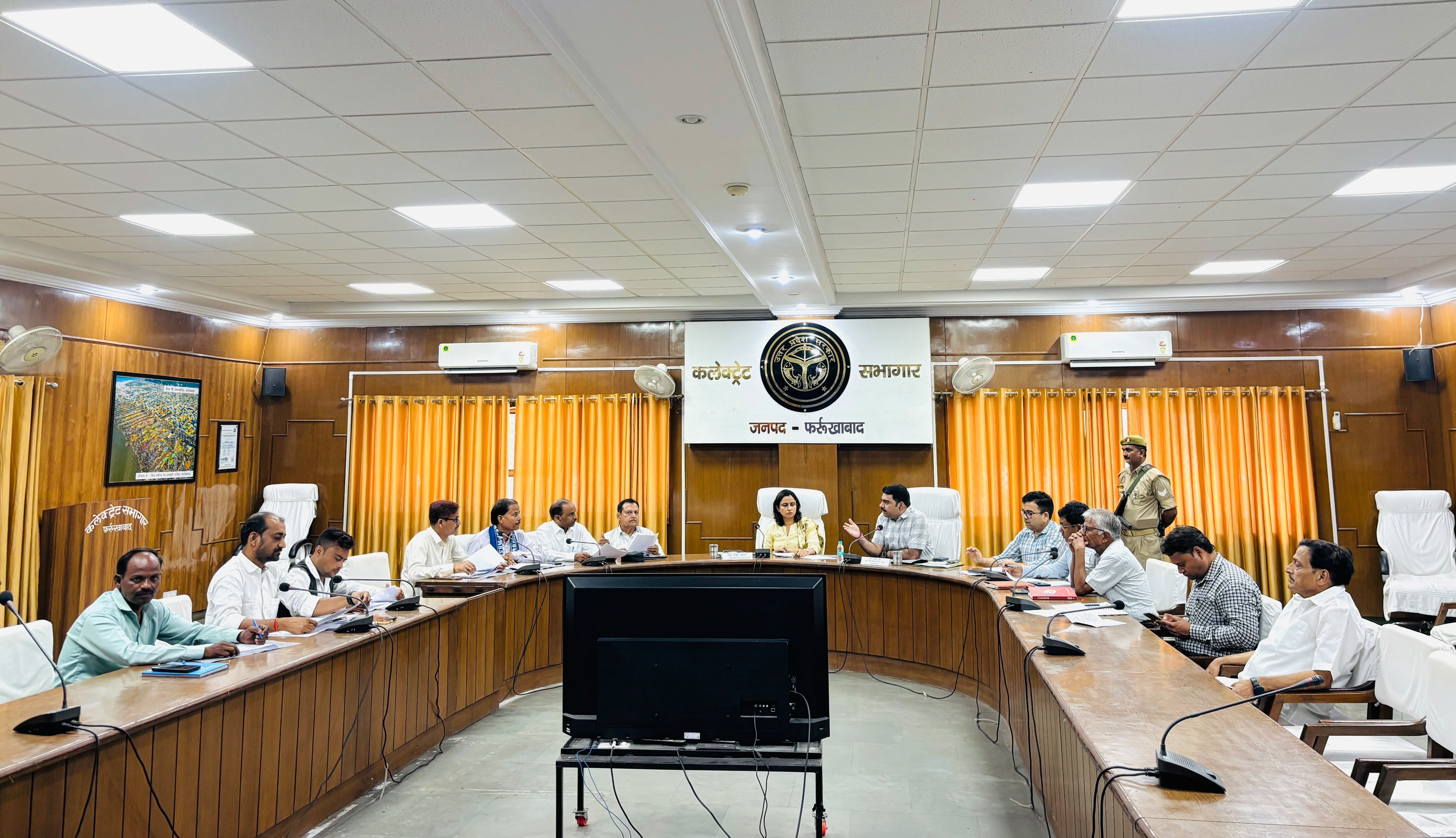 फर्रुखाबाद में 1200 से अधिक मतदाताओं वाले मतदान केंद्रों का होगा पुनर्गठन, 2 नए मतदेय स्थल बनेंगे, 32 का होगा समायोजन