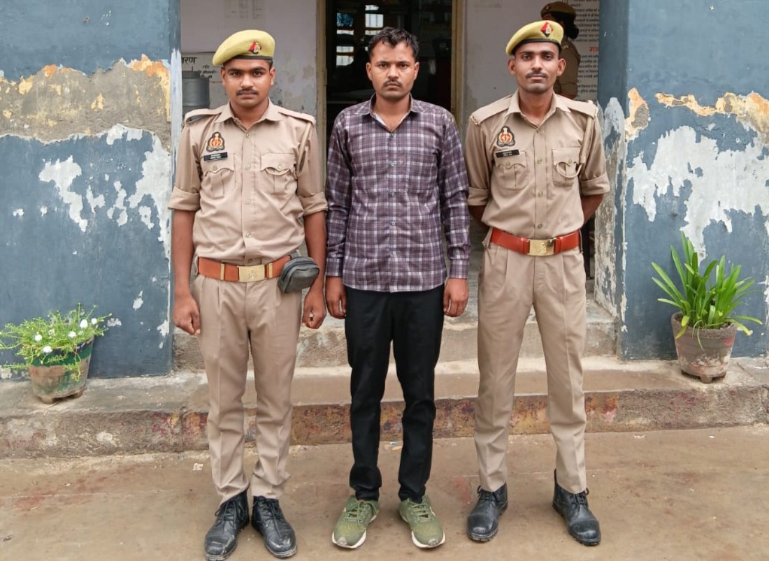 फर्रुखाबाद: हत्या व एससी/एसटी एक्ट के मामले में वांछित आरोपी गिरफ्तार, राजेपुर पुलिस की कार्रवाई