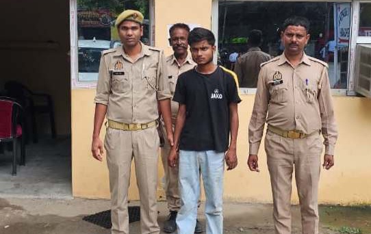 फर्रुखाबाद: बंद मकान से चोरी के मामले का खुलासा, कादरीगेट पुलिस ने चोरी की बैटरी सहित आरोपी को किया गिरफ्तार