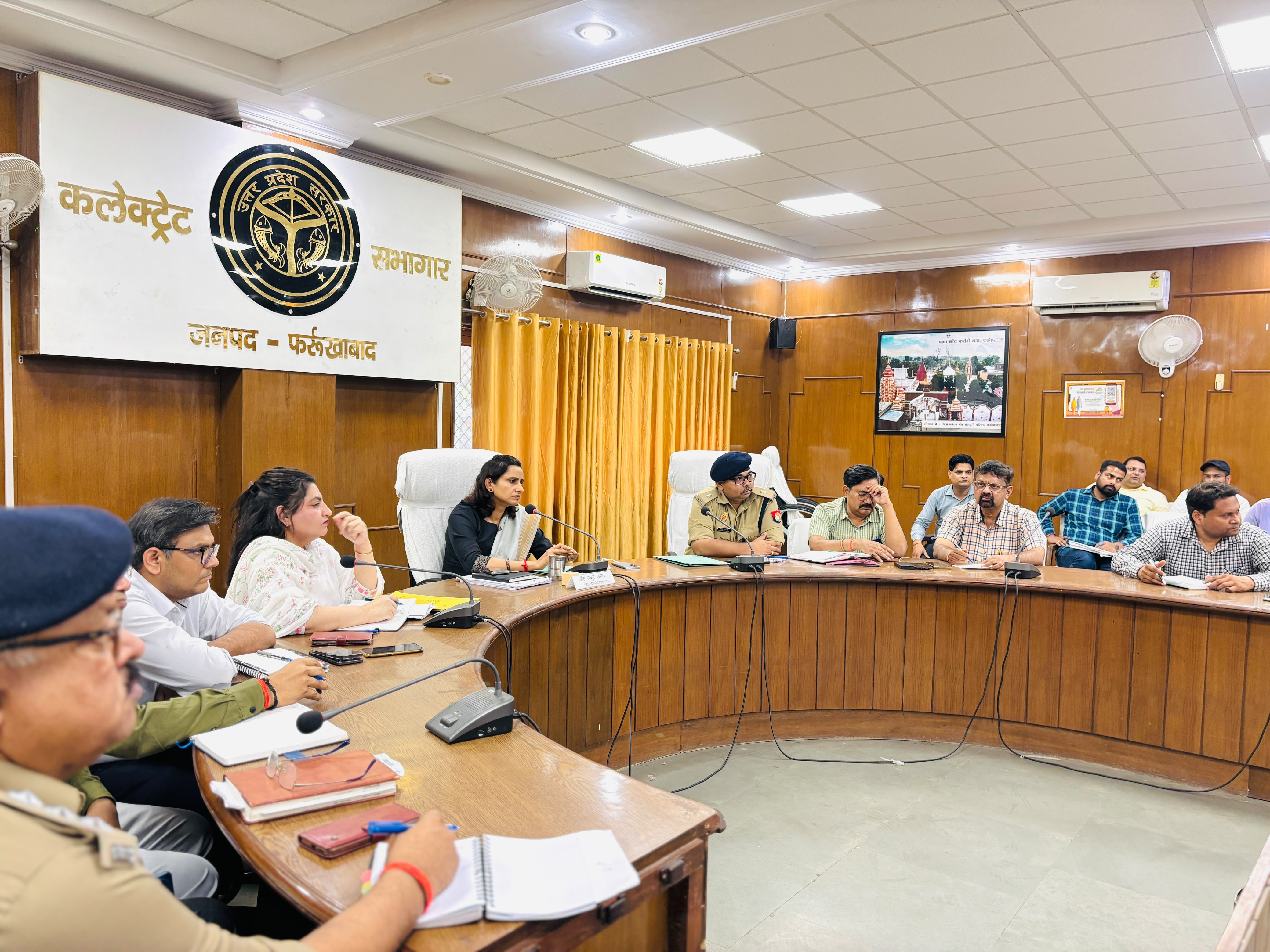 फर्रुखाबाद में होटल, अस्पताल और कोचिंग संचालकों को 10 दिन की मोहलत, सुरक्षा मानक पूरे करने के निर्देश