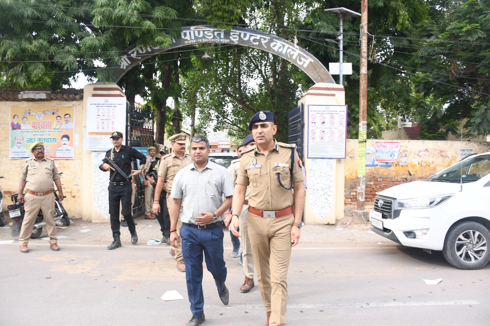 प्रयागराज: पुलिस आयुक्त व जिलाधिकारी के द्वारा उत्तर प्रदेश शिक्षक पात्रता परीक्षा-2026 के लिए बनाये गये परीक्षा केन्द्रों का किया गया निरीक्षण, दिए आवश्यक निर्देश