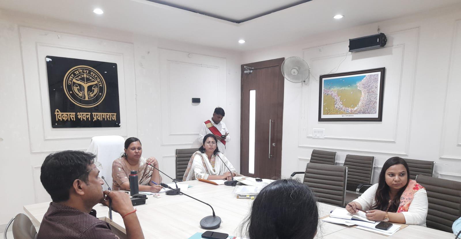 प्रयागराज:मुख्य विकास अधिकारी हर्षिका सिंह की अध्यक्षता में विकास भवन सभागार में गुरूवार को जिला कोऑपरेटिव डेवलपमेंट कमेटी  की बैठक आयोजित की गई