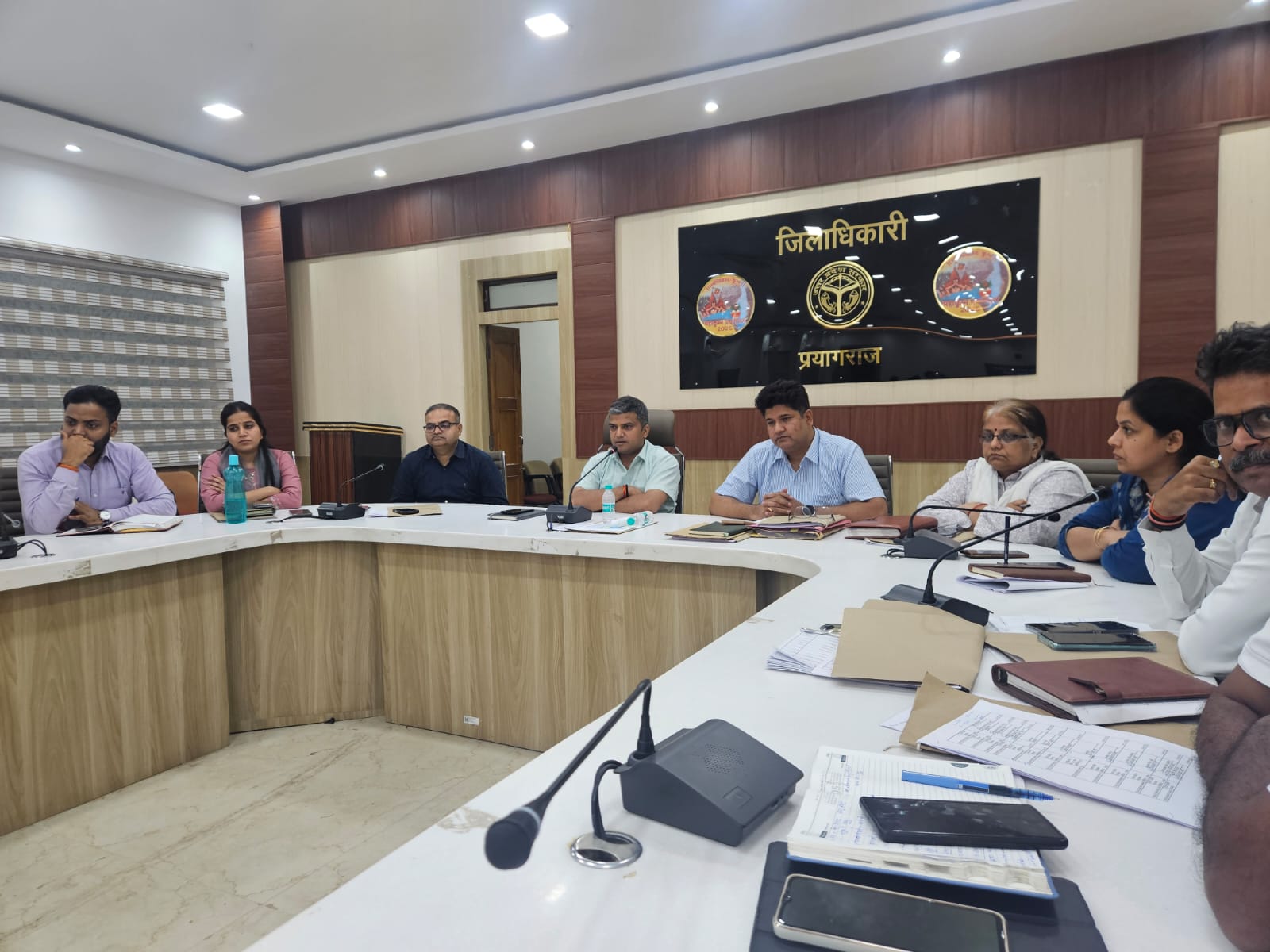 प्रयागराज: जिलाधिकारी ने राजस्व कार्यों एवं आईजीआरएस की समीक्षा की