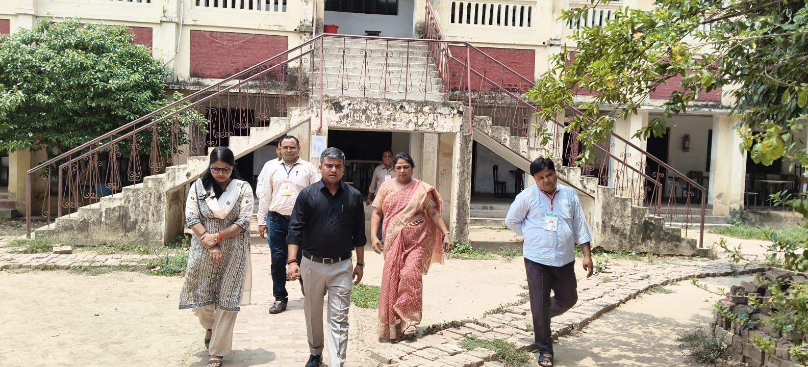 प्रयागराज: जिलाधिकारी के द्वारा उत्तर प्रदेश शिक्षक पात्रता परीक्षा-2026 के लिए बनाये गये परीक्षा केन्द्रों का किया गया निरीक्षण, दिए आवश्यक निर्देश