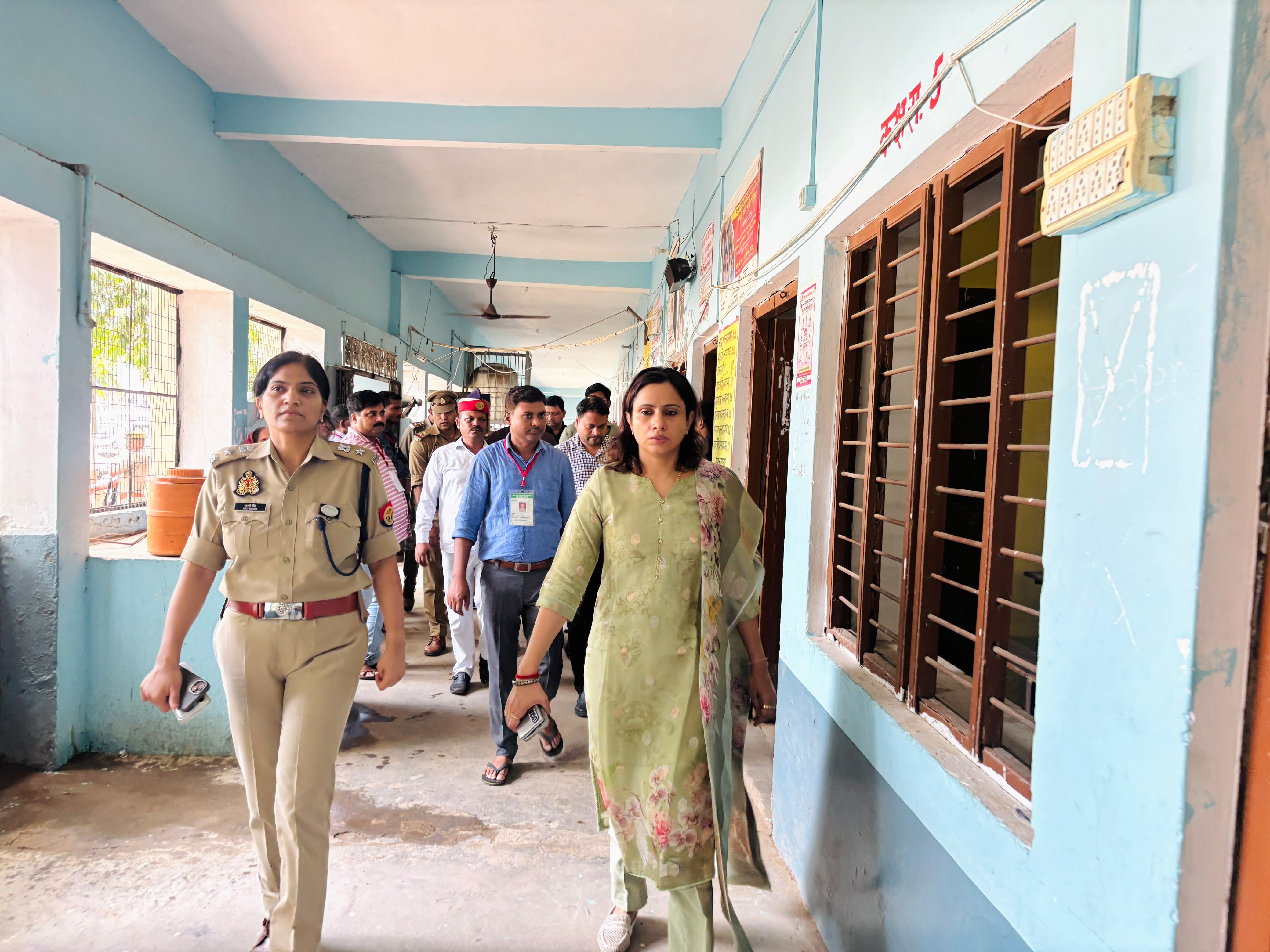 फर्रुखाबाद: शिक्षक पात्रता परीक्षा के अंतिम दिन डीएम-एसपी का औचक निरीक्षण, परीक्षा केंद्रों पर रही कड़ी निगरानी
