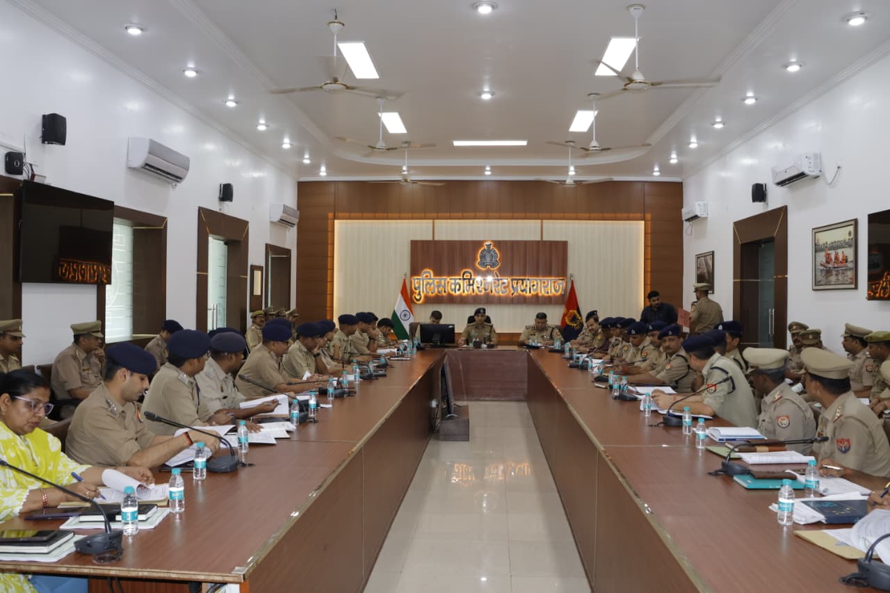 पुलिस आयुक्त प्रयागराज द्वारा रिजर्व पुलिस लाइन्स स्थित त्रिवेणी सभागार में सुरक्षा व्यवस्था के सम्बन्ध में पुलिस ब्रीफिंग की गयी