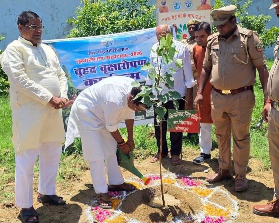 फर्रुखाबाद:डॉ.श्यामा प्रसाद मुखर्जी की जयंती पर जिले में भाजपा का आयोजन, पुष्पांजलि के साथ हुआ वृक्षारोपण और संगोष्ठियां