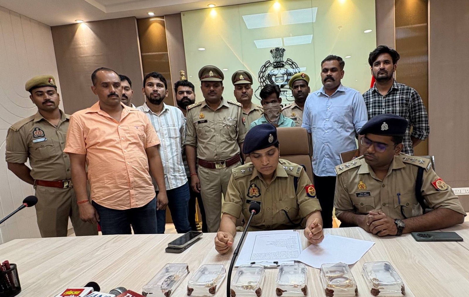 फर्रुखाबाद 24 घंटे में चोरी का खुलासा: 15 लाख रुपये के जेवरों सहित आरोपी गिरफ्तार।