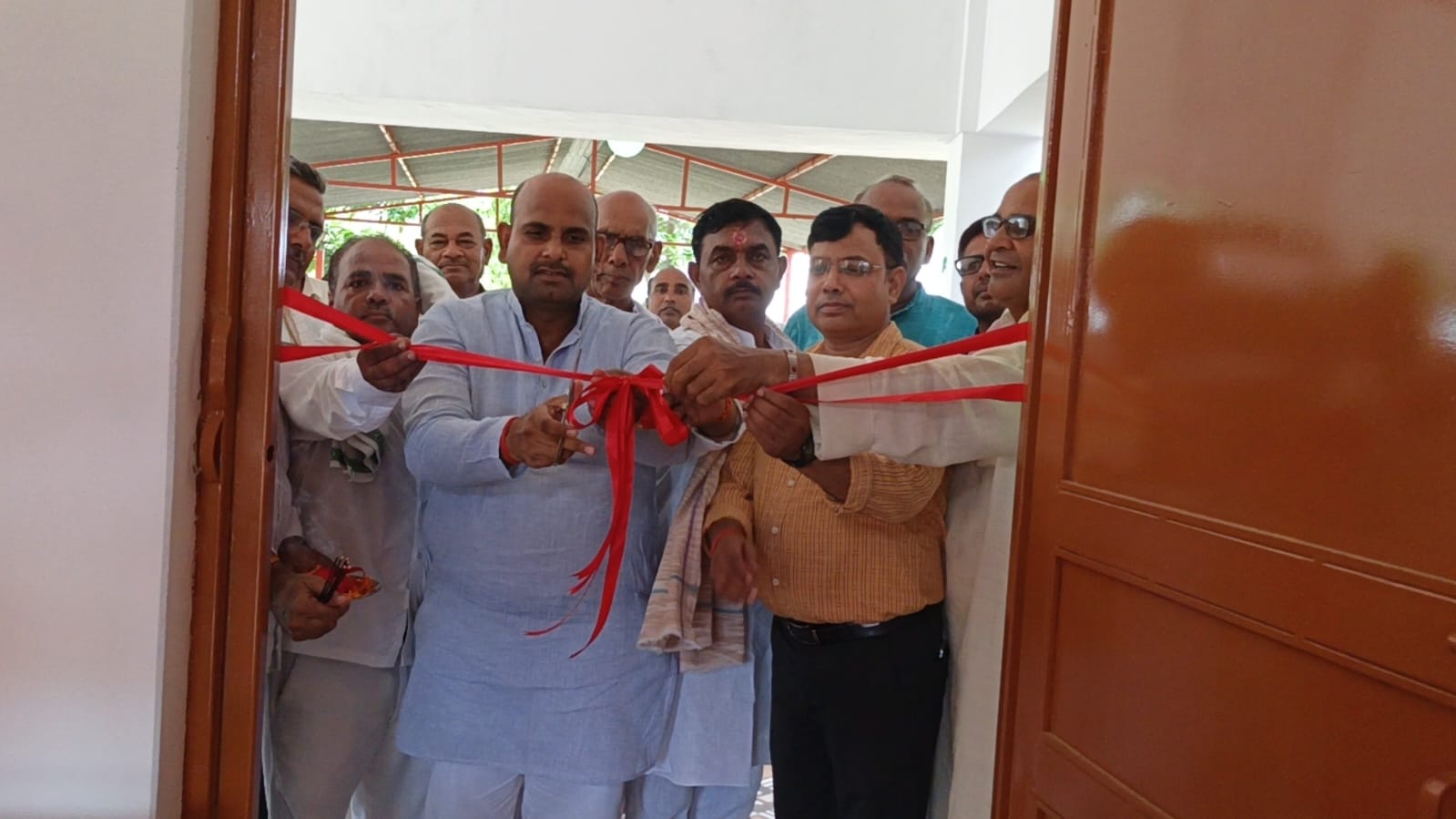 आजमगढ़:उच्च प्राथमिक विद्यालय भैरोपुर में नवनिर्मित कक्षों व स्मार्ट क्लास का हुआ लोकार्पण