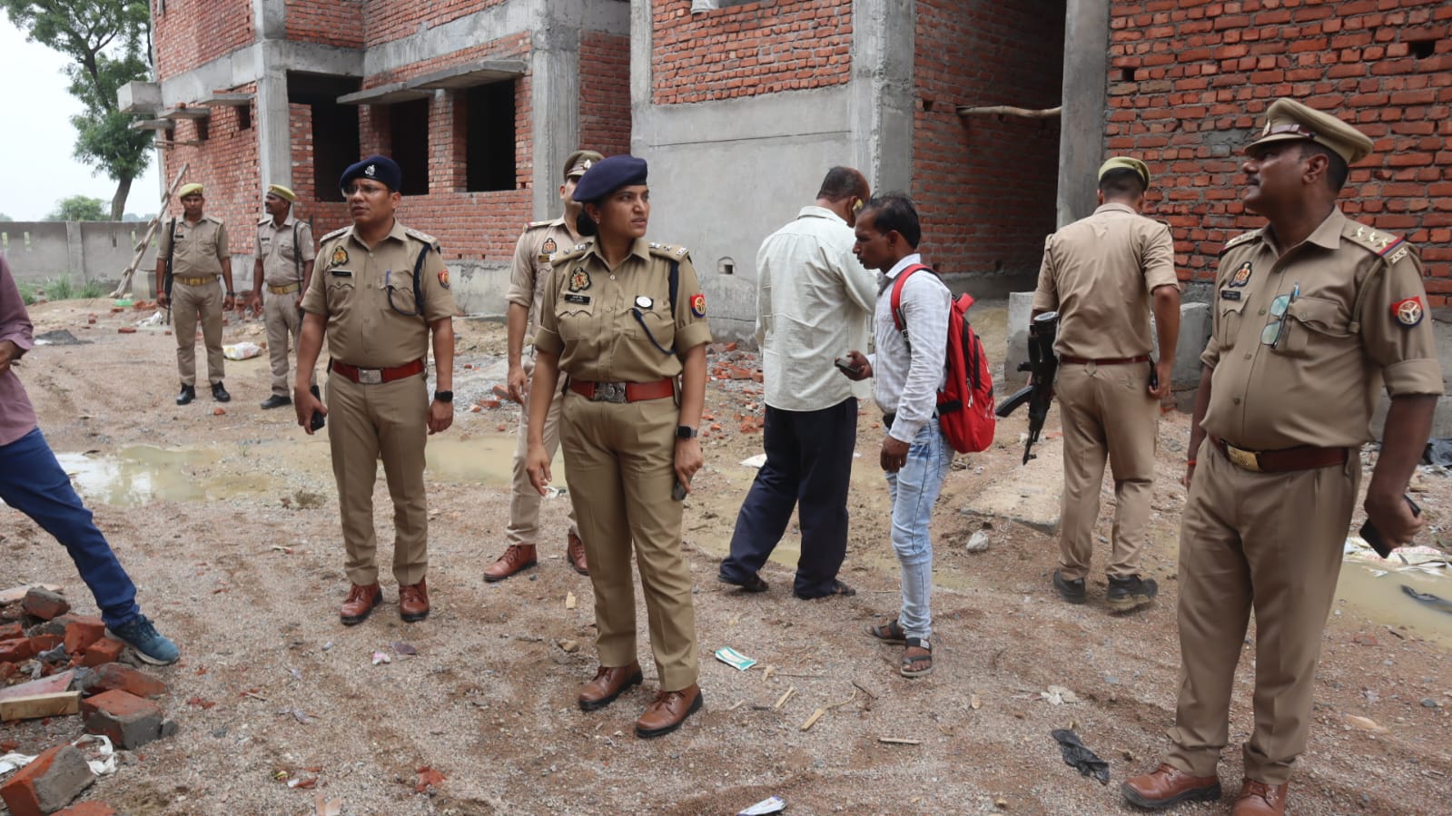 फर्रुखाबाद:निर्माणाधीन नवाबगंज थाने का एसपी आरती सिंह ने किया निरीक्षण, गुणवत्ता व समयबद्ध कार्य के दिए निर्देश