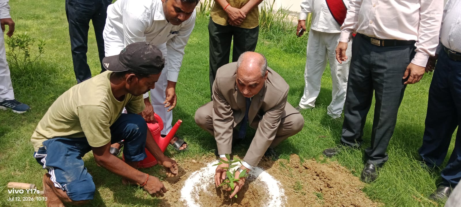 प्रयागराज: जनपद न्यायाधीश के द्वारा जनपद न्यायालय प्रांगण में किया गया पौधारोपण