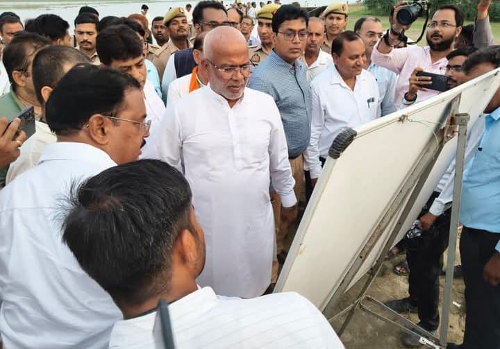 लखीमपुर खीरी : जल शक्ति मंत्री ने शारदा नदी के कटानरोधी कार्यों का किया निरीक्षण, निगरानी के दिए निर्देश