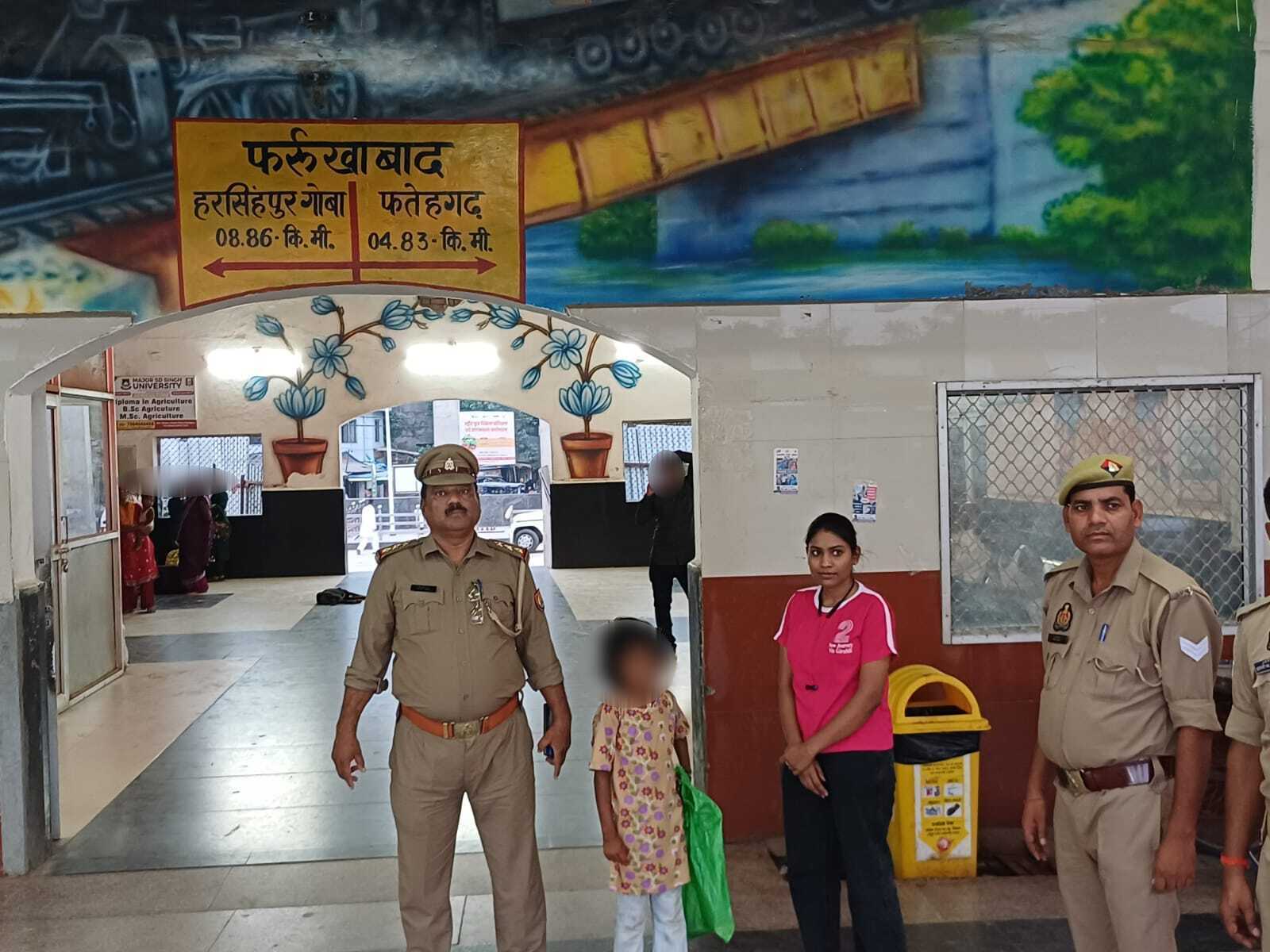 फर्रुखाबाद:ऑपरेशन 'रक्षा व बाल श्रम मुक्त' अभियान: रेलवे स्टेशन व नगर क्षेत्र में बच्चों और महिलाओं को किया गया जागरूक
