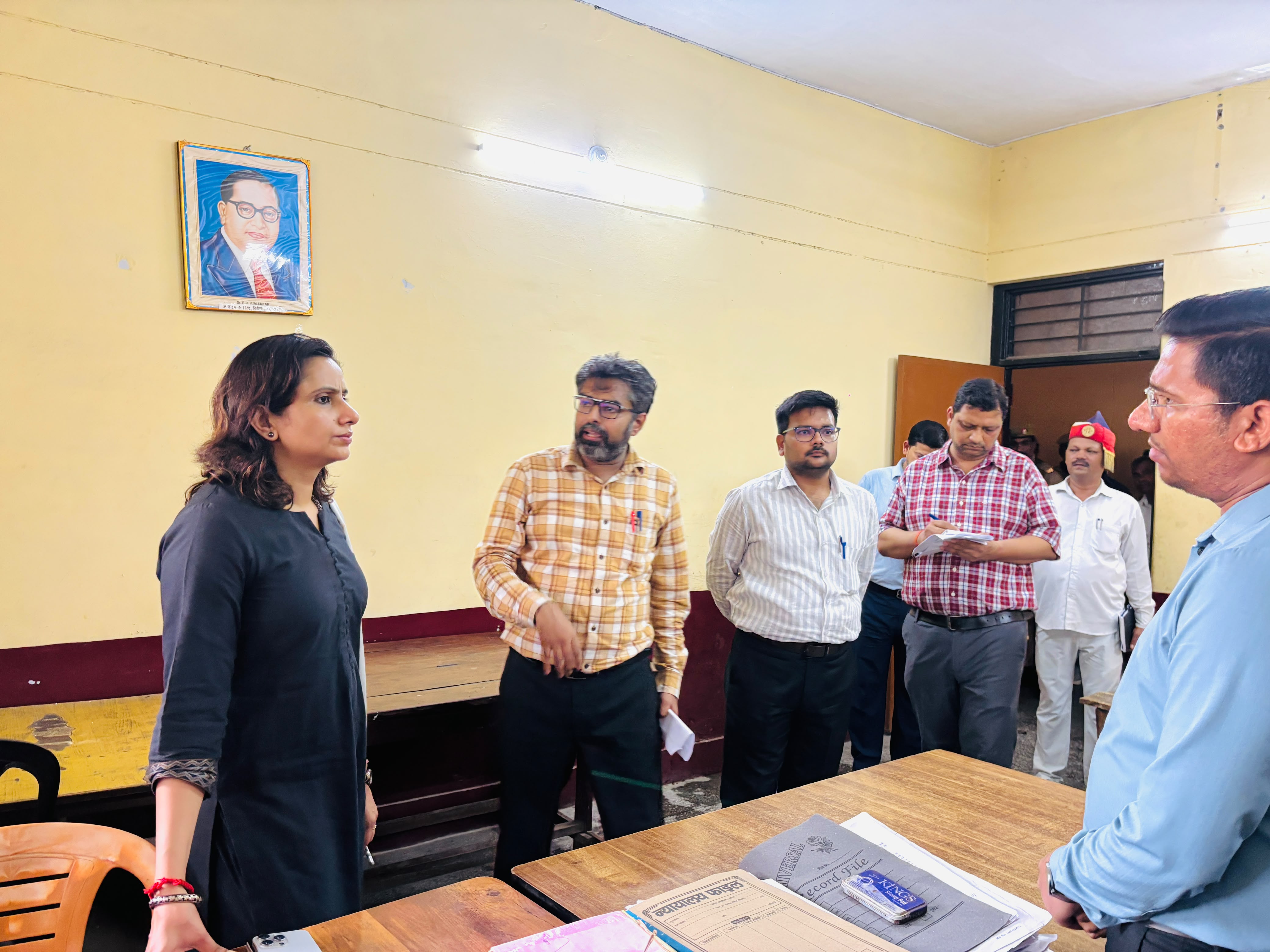 फर्रुखाबाद:डीएम डॉ.अंकुर लाठर ने कायमगंज तहसील का किया औचक निरीक्षण, राजस्व मामलों के समयबद्ध निस्तारण के दिए निर्देश