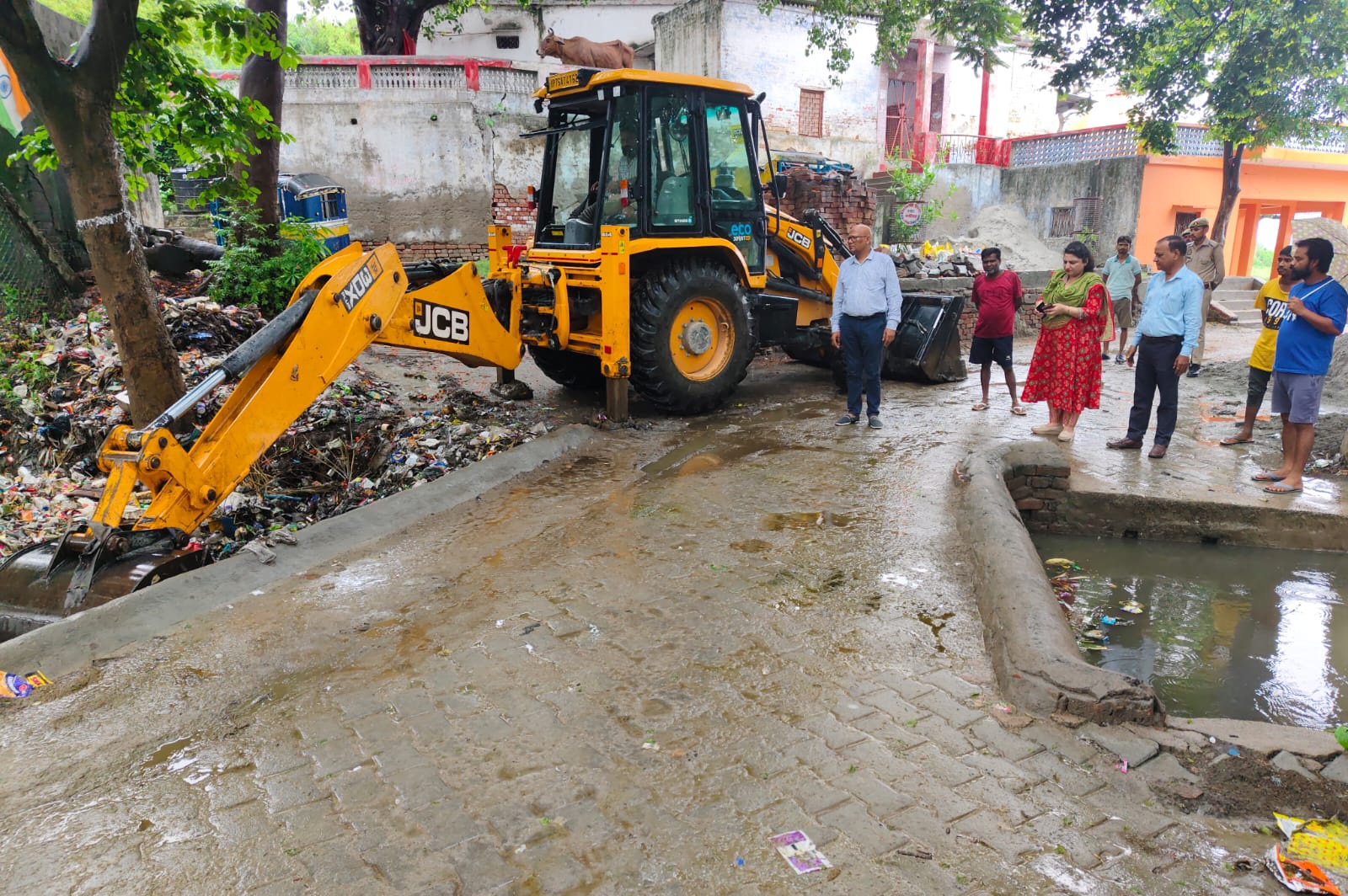 फर्रुखाबाद में जलभराव रोकने के लिए नगर पालिका सक्रिय, 16 प्रमुख नालों का कराया गया निरीक्षण