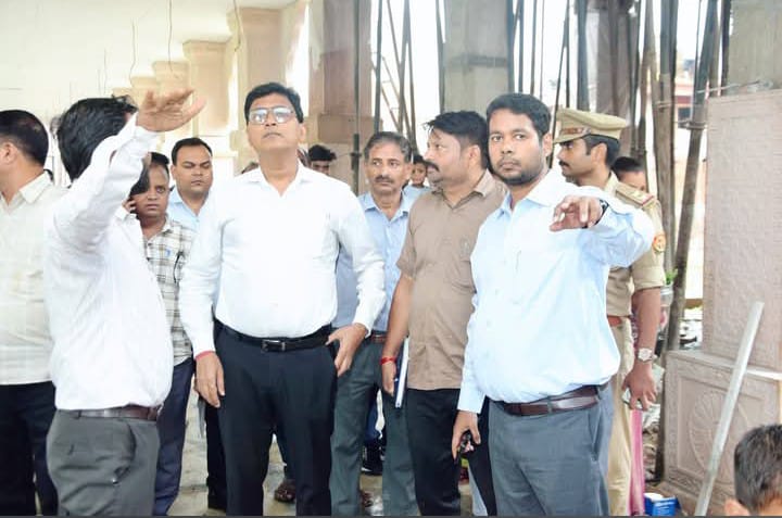 लखीमपुर खीरी : गोला कॉरिडोर का डीएम ने किया निरीक्षण, तैयारियां पूर्ण करने के दिए निर्देश