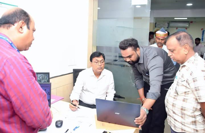 लखीमपुर खीरी : सीएम युवा उद्यमी योजना की रफ्तार पर डीएम का एक्शन, एचडीएफसी बैंक पहुंच अपेक्षित प्रगति न मिलने पर लगाई फटकार