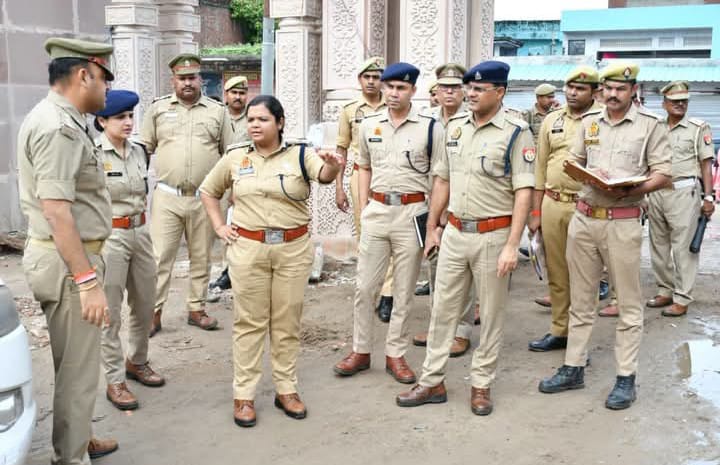 लखीमपुर खीरी : एसपी ने कांवड़ यात्रा के दृष्टिगत मंदिर सहित अन्य व्यवस्थाओं का  निरीक्षण कर लिया जायजा, दिए निर्देश