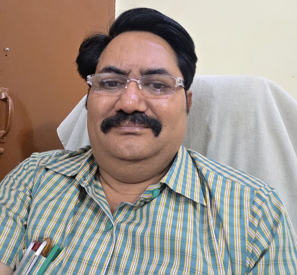 फर्रुखाबाद:जीवन अनमोल है, इलाज में लापरवाही न करें; सरकारी अस्पतालों में ही कराएं उपचार- सीएमओ डॉ.आनंद