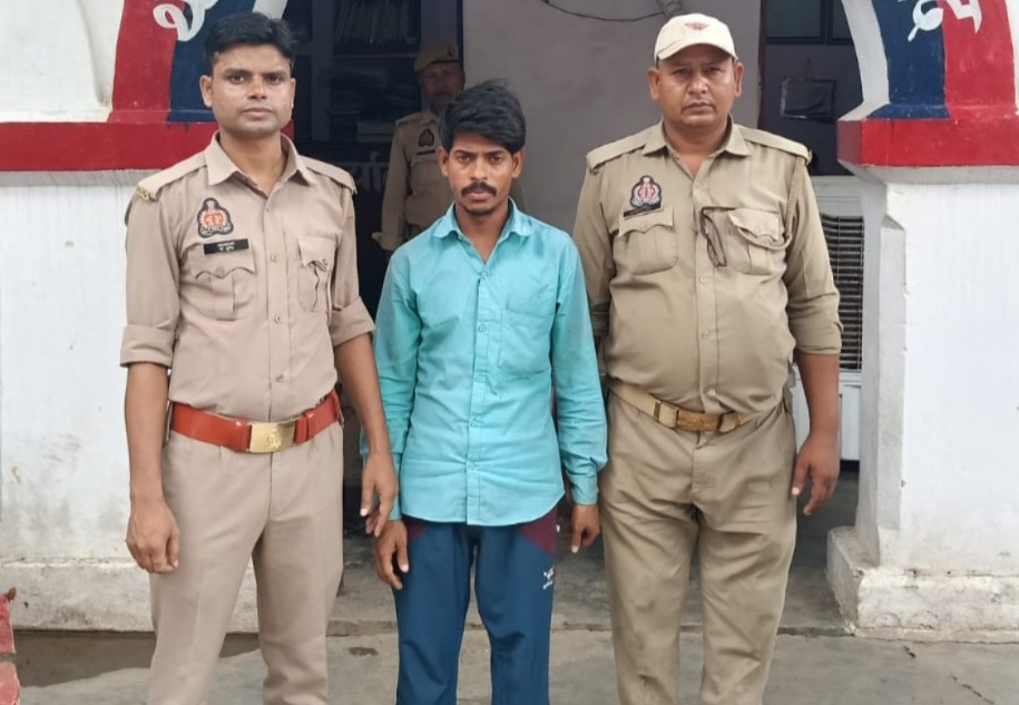 फर्रुखाबाद:दहेज उत्पीड़न मामले में वांछित आरोपी गिरफ्तार, शमसाबाद पुलिस ने की कार्रवाई