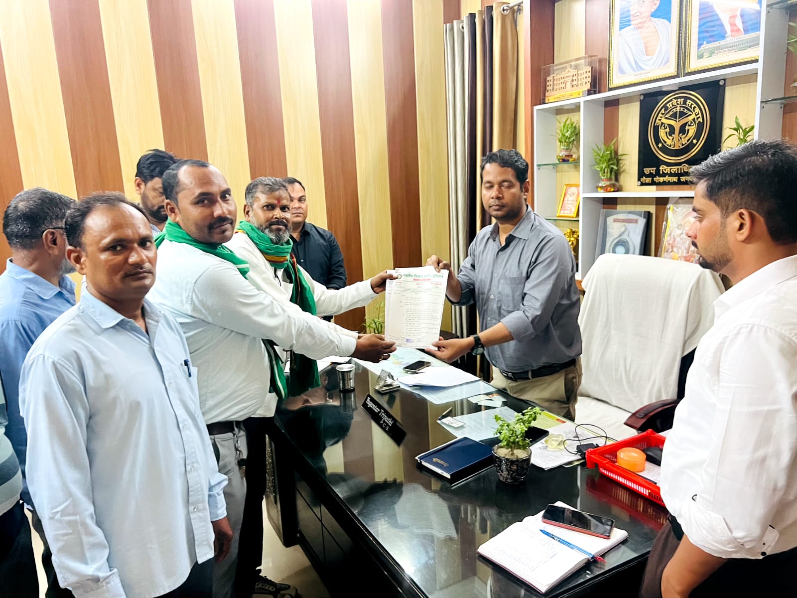 लखीमपुर खीरी : भाकिक्रायू ने सावन मेले में आने वाली समस्याओं के निस्तारण हेतु एसडीएम को सौंपा ज्ञापन