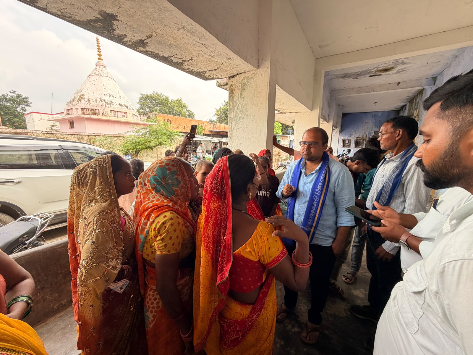 सीतापुर: सीओ कार्यालय मिश्रिख में सौरभ किशोर ने सुनी ग्रामीणों की समस्याएं, निष्पक्ष कार्रवाई की उठाई मांग