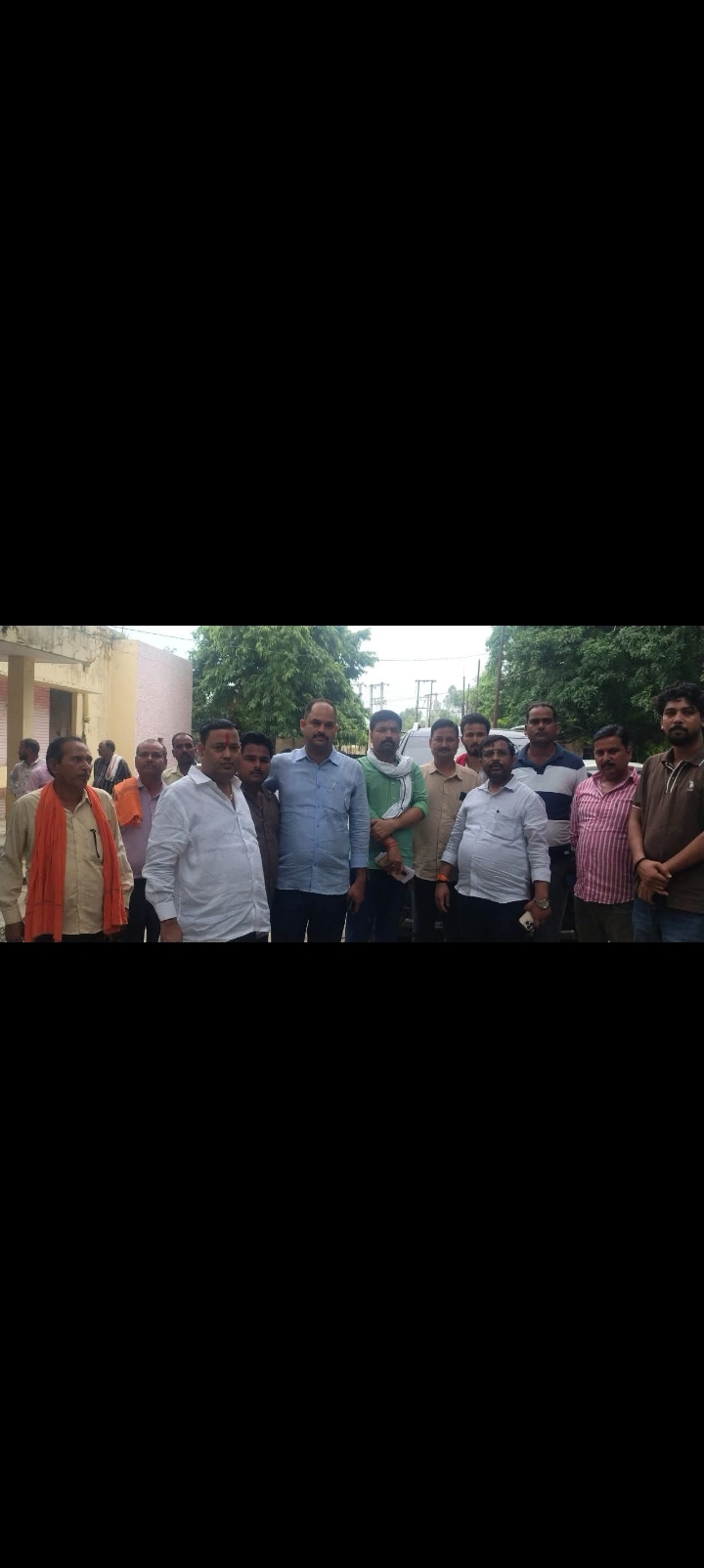 सीतापुर:मिश्रिख में बिजली व्यवस्था को लेकर भाजपा नेताओं का पावर हाउस पर प्रदर्शन, अधिकारियों पर लगाए गंभीर आरोप