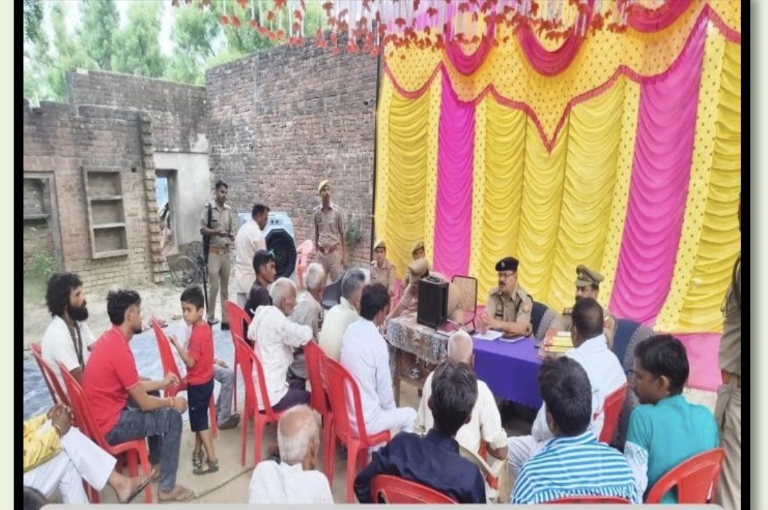 फर्रुखाबाद पुलिस का 'ऑपरेशन ग्राम संवाद' अभियान तेज, गांव-गांव पहुंचकर लोगों से कर रही सीधा संवाद
