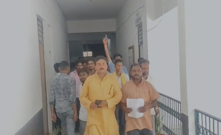 लखीमपुर खीरी : भारतीय बजरंग दल ने सावन माह में मांसाहार बिक्री पर प्रतिबंध को लेकर एसडीएम को सौंपा ज्ञापन