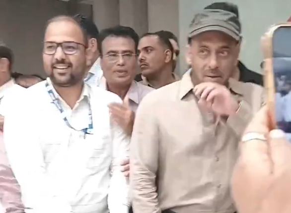 चर्चा में आया सलमान खान का नया लुक! सेहत को लेकर फैंस ने जताई चिंता