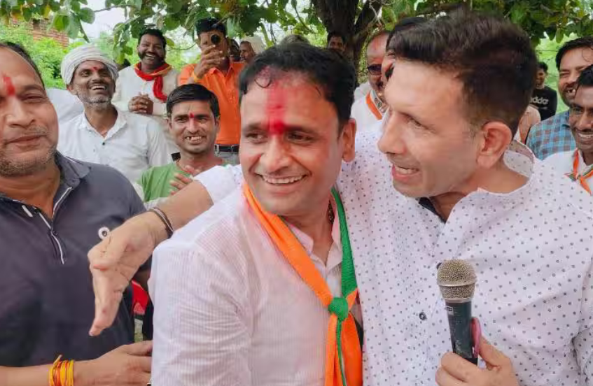 कांग्रेस नेता जीतू पटवारी की सभा में पहुंचे भाजपा उम्मीदवार, फिर क्या हुआ